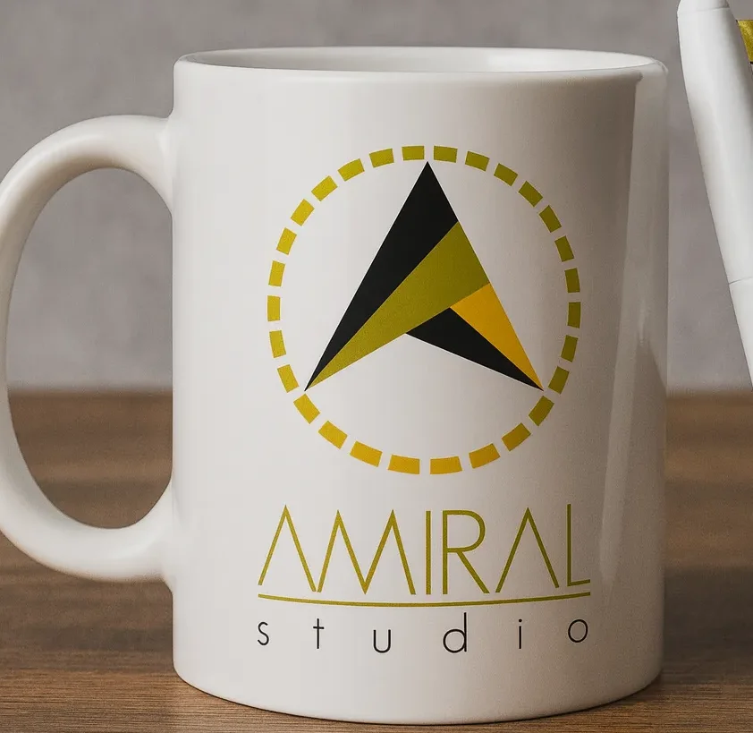 Tasse personnalisée avec logo d’entreprise — création de goodies et objets publicitaires par Amiral Studio à Metz et Thionville en Moselle